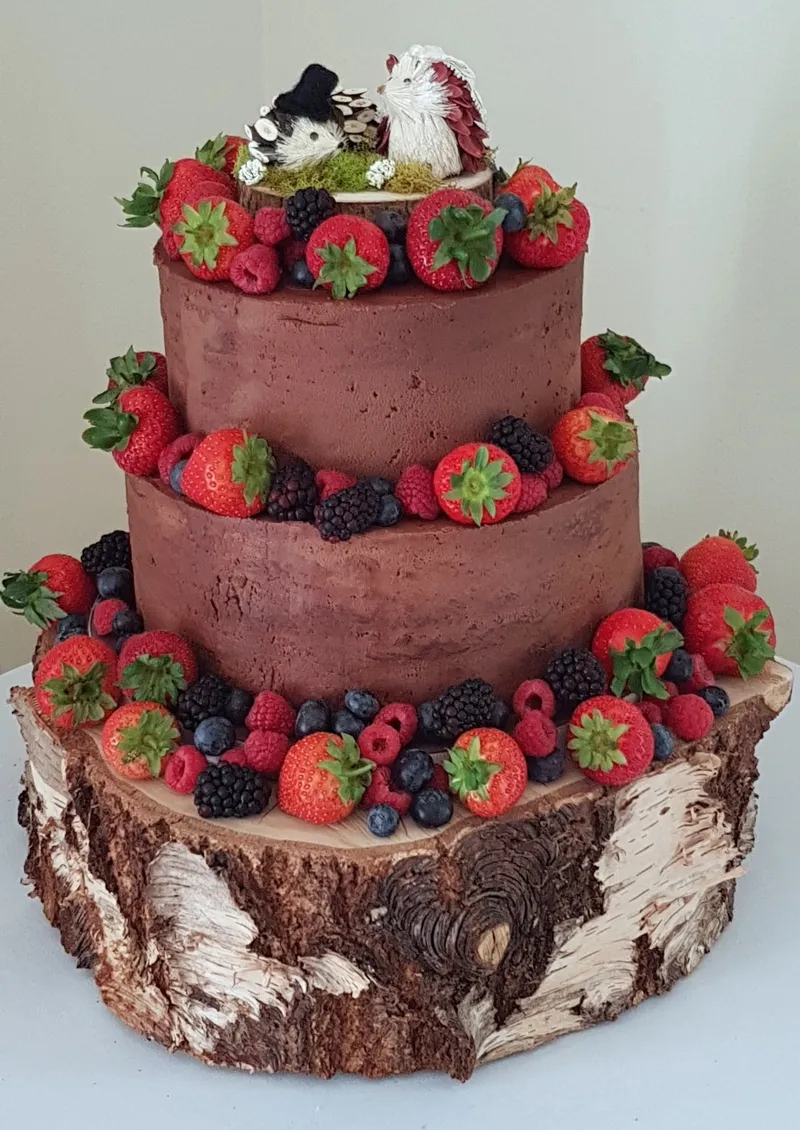 Woodland wedding cake with hedgehog toppers