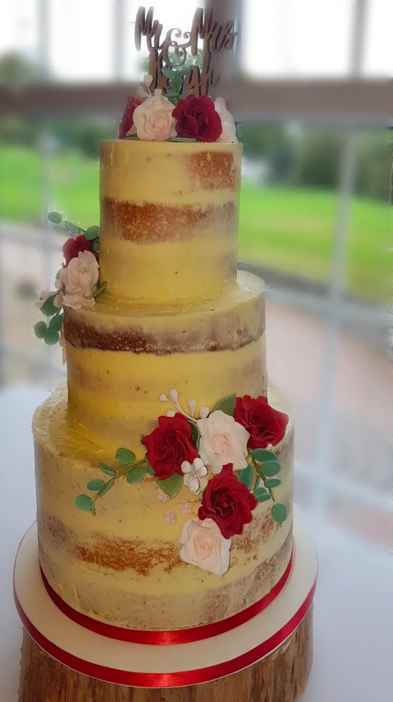 Naked wedding cake with fresh flowers
